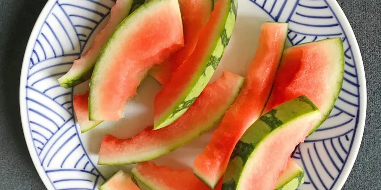 Karpuz kabuğu dilimleri, lif ve sitrulin açısından zengin sağlıklı besin