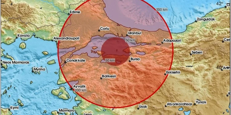 Balıkesir depremi sonrası Sındırgı’da yıkılan binalar ve kurtarma çalışmaları