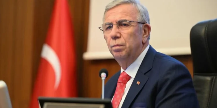 Mansur Yavaş’ın AKP’ye geçeceği iddialarına dair basın açıklaması esnasında çekilen fotoğraf