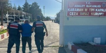 Karaman’da polis ve jandarmanın ortak operasyonlarında 52 kişi gözaltına alındı. 9’u tutuklanırken çok sayıda silah ve uyuşturucu ele geçirildi.