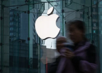 iOS 18.4 güncellemesi yayınlandı. Yeni emojiler, Apple Intelligence için yeni diller, tarifler sekmesi ve Fotoğraflar değişiklikleri iPhone’lara geliyor.