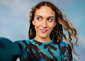 Selfie Neden Farklı Gösterir? Kameraların Yüzümüzü Değiştirmesinin Bilimsel Nedeni