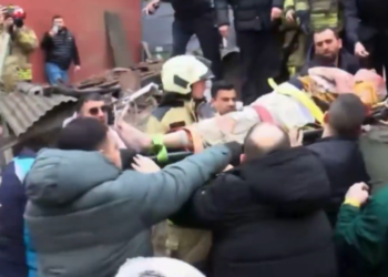 İstanbul Fatih’te İki Bina Çöktü: Enkaz Altında Kalanlar Var