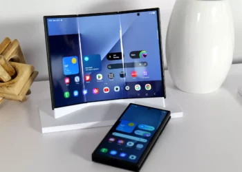 Galaxy Z TriFold üçe katlanabilir akıllı telefon tasarımı